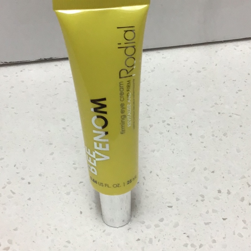 RODIAL

Bee Venom Eye Cream - Picture 3 of 4